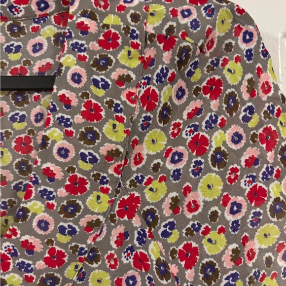 Boden Floral Viscose blouse, darling and flowy. Size 6R - Picture 2 of 4